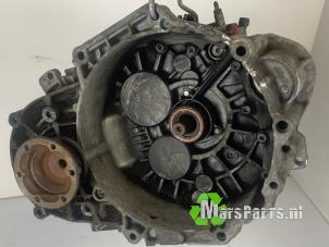 Gebruikte Versnellingsbak Volkswagen Golf V (1K1) 2.0 TDI DPF Prijs € 250,00 Margeregeling aangeboden door Autodemontagebedrijf De Mars