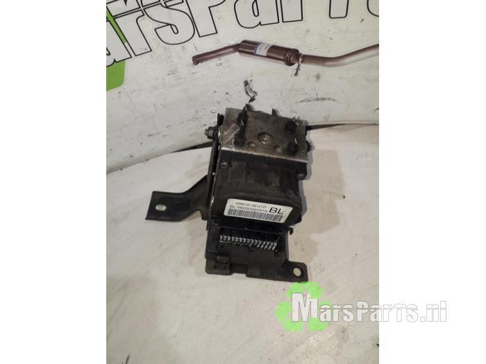 Gebruikte ABS Pomp Kia Sorento I (JC) 3.5 V6 24V Prijs € 25,00 Margeregeling aangeboden door Autodemontagebedrijf De Mars