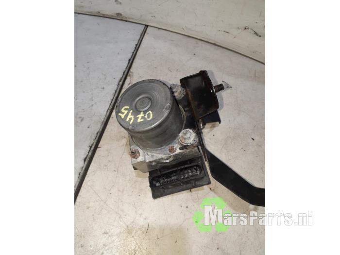 Gebruikte ABS Pomp Toyota Corolla Verso (R10/11) 2.2 D-4D 16V Prijs € 27,00 Margeregeling aangeboden door Autodemontagebedrijf De Mars