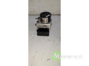 Gebruikte ABS Pomp Renault Twingo II (CN) 1.2 16V Prijs € 36,00 Margeregeling aangeboden door Autodemontagebedrijf De Mars