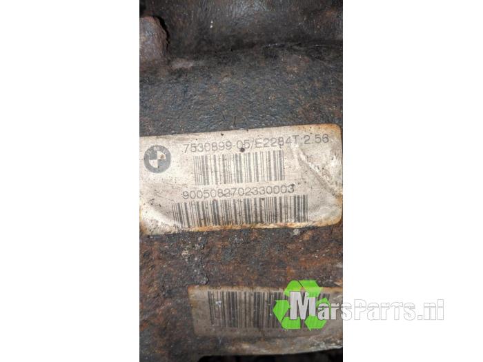 Gebruikte Cardanklok achter BMW 5 serie (E60) 525i 24V Prijs € 100,00 Margeregeling aangeboden door Autodemontagebedrijf De Mars