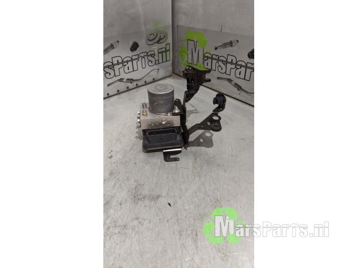 Gebruikte ABS Pomp Renault Clio V (RJAB) 1.0 TCe 100 12V Prijs € 140,00 Margeregeling aangeboden door Autodemontagebedrijf De Mars