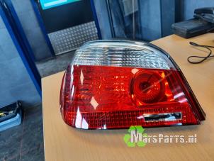 Gebruikte Achterlicht links BMW 5 serie (E60) 530i 24V Prijs € 32,00 Margeregeling aangeboden door Autodemontagebedrijf De Mars