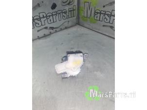 Gebruikte Slotmechaniek Achterklep Mazda 3 (BM/BN) 2.0 SkyActiv-G 165 16V Prijs € 32,00 Margeregeling aangeboden door Autodemontagebedrijf De Mars