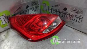 Gebruikte Achterlicht links Ford Fiesta 6 (JA8) 1.25 16V Prijs € 25,00 Margeregeling aangeboden door Autodemontagebedrijf De Mars
