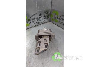 Gebruikte Versnellingsbak Steun Mercedes B (W246) 1.6 B-180 BlueEFFICIENCY Turbo 16V Prijs € 25,00 Margeregeling aangeboden door Autodemontagebedrijf De Mars