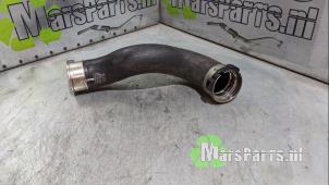 Gebruikte Intercooler Slang Mercedes B (W246) 1.6 B-180 BlueEFFICIENCY Turbo 16V Prijs € 24,00 Margeregeling aangeboden door Autodemontagebedrijf De Mars