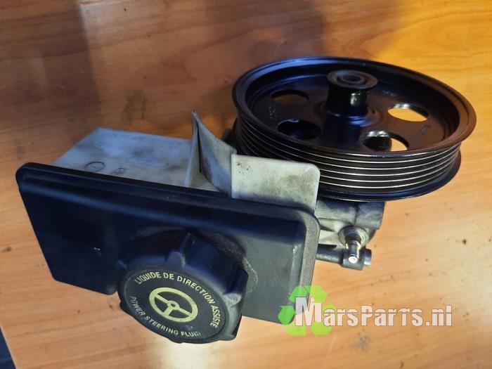 Gebruikte Servopomp Ford Mondeo III Wagon 1.8 16V Prijs € 28,00 Margeregeling aangeboden door Autodemontagebedrijf De Mars