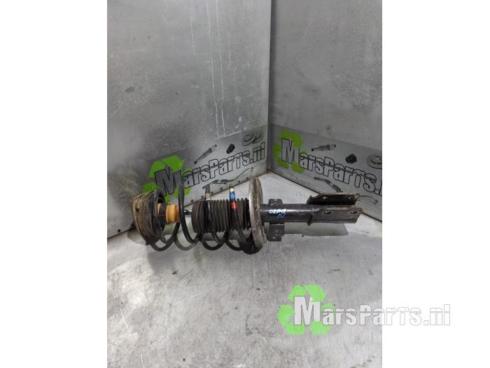 Schokdemperpoot rechts-voor van een Peugeot 308 (L3/L8/LB/LH/LP) 1.6 16V THP 2014