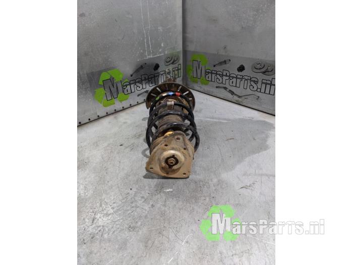 Schokdemperpoot rechts-voor van een Peugeot 308 (L3/L8/LB/LH/LP) 1.6 16V THP 2014