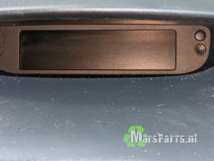 Gebruikte Display Interieur Renault Clio III (BR/CR) 1.2 16V TCe 100 Prijs € 50,00 Margeregeling aangeboden door Autodemontagebedrijf De Mars