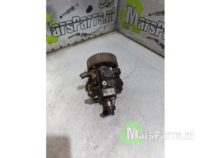 Gebruikte Dieselpomp Alfa Romeo GT (937) 1.9 JTD 16V Multijet Prijs € 129,60 Margeregeling aangeboden door Autodemontagebedrijf De Mars