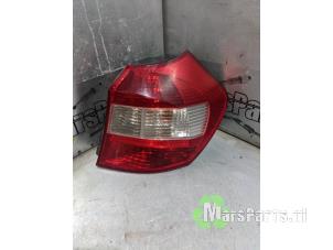 Gebruikte Achterlicht rechts BMW 1 serie (E81) 118i 16V Prijs € 25,20 Margeregeling aangeboden door Autodemontagebedrijf De Mars