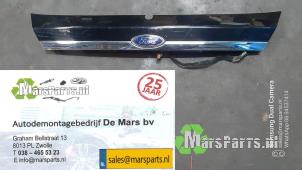 Gebruikte Handgreep Achterklep Ford Fiesta 6 (JA8) 1.4 16V Prijs € 50,00 Margeregeling aangeboden door Autodemontagebedrijf De Mars