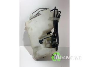 Gebruikte Ruitensproeiertank voor Mercedes E (W211) 2.7 E-270 CDI 20V Prijs € 40,00 Margeregeling aangeboden door Autodemontagebedrijf De Mars