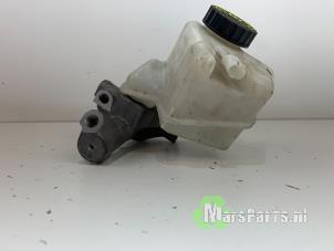 Gebruikte Hoofdremcilinder Mercedes C Estate (S204) 1.8 C-180 CGI 16V Prijs € 40,00 Margeregeling aangeboden door Autodemontagebedrijf De Mars