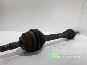 Gebruikte Aandrijfas rechts-voor Peugeot 207 CC (WB) 1.6 16V THP Prijs € 22,50 Margeregeling aangeboden door Autodemontagebedrijf De Mars