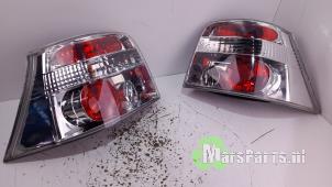 Gebruikte Achterlichtset links + rechts Volkswagen Golf IV (1J1) 1.4 16V Prijs € 50,00 Margeregeling aangeboden door Autodemontagebedrijf De Mars