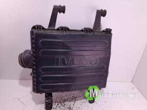 Gebruikte Luchtfilterhuis Iveco New Daily V 29L13, 29L13D, 35C13D, 40C13D Prijs € 100,00 Margeregeling aangeboden door Autodemontagebedrijf De Mars