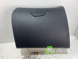 Gebruikte Dashboardkastje Renault Captur (2R) 1.2 TCE 16V EDC Prijs € 40,00 Margeregeling aangeboden door Autodemontagebedrijf De Mars