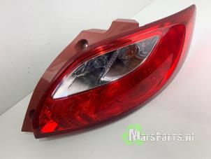 Gebruikte Achterlicht rechts Mazda 2 (DE) 1.3 16V S-VT Prijs € 40,00 Margeregeling aangeboden door Autodemontagebedrijf De Mars