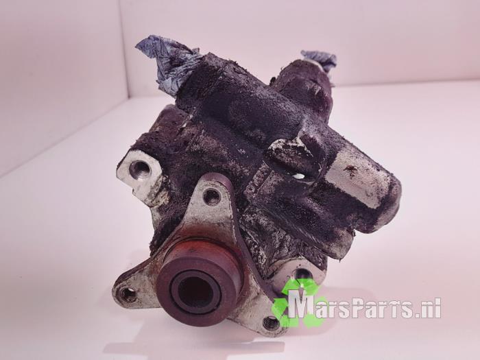 Gebruikte Pomp Servo Nissan Primastar 2.0 dCi 90 Prijs € 85,00 Margeregeling aangeboden door Autodemontagebedrijf De Mars
