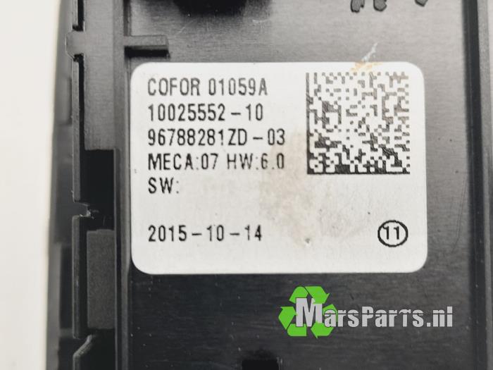 Ruit schakelaar elektrisch van een Peugeot 308 (L3/L8/LB/LH/LP) 1.6 BlueHDi 100 2015