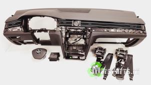 Gebruikte Airbag set + dashboard Volkswagen Passat Variant (3G5) 1.6 TDI 16V Prijs € 900,00 Margeregeling aangeboden door Autodemontagebedrijf De Mars