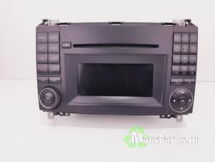 Gebruikte Radio Mercedes Vito (639.6) 2.2 113 CDI 16V Euro 5 Prijs € 75,00 Margeregeling aangeboden door Autodemontagebedrijf De Mars