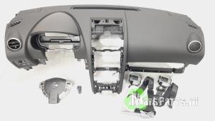 Gebruikte Airbag set + dashboard Nissan Qashqai (J10) 1.6 16V Prijs € 600,00 Margeregeling aangeboden door Autodemontagebedrijf De Mars