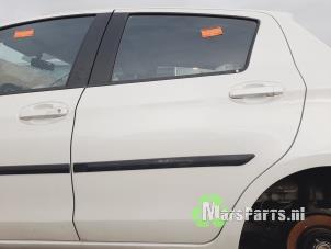 Gebruikte Deur 4Deurs links-achter Toyota Yaris III (P13) 1.5 16V Hybrid Prijs € 350,00 Margeregeling aangeboden door Autodemontagebedrijf De Mars