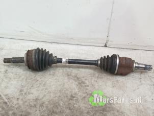 Gebruikte Homokineetas links-voor Toyota Yaris III (P13) 1.5 16V Hybrid Prijs € 100,00 Margeregeling aangeboden door Autodemontagebedrijf De Mars