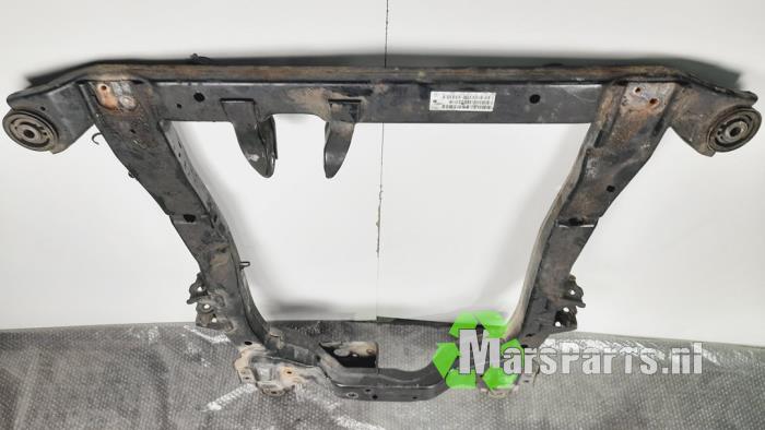 Subframe van een Opel Astra J Sports Tourer (PD8/PE8/PF8) 1.7 CDTi 16V 2010