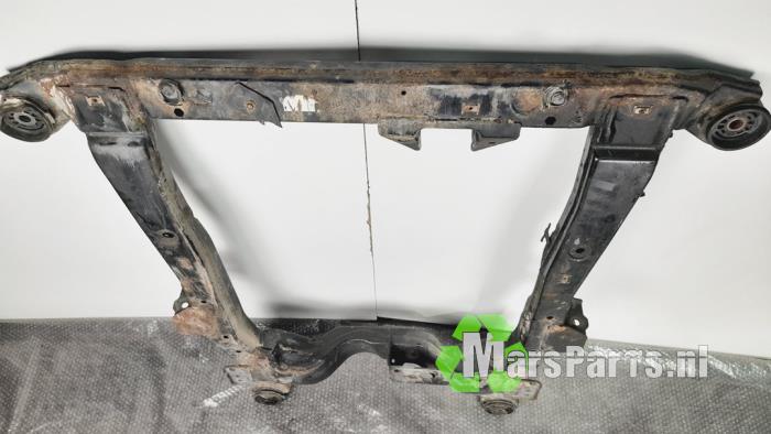 Subframe van een Opel Astra J Sports Tourer (PD8/PE8/PF8) 1.7 CDTi 16V 2010
