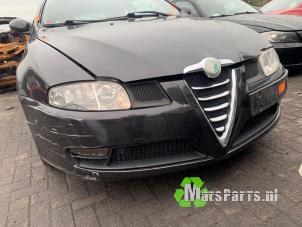 Gebruikte Voorbumper Alfa Romeo GT (937) 1.8 Twin Spark 16V Prijs € 200,00 Margeregeling aangeboden door Autodemontagebedrijf De Mars