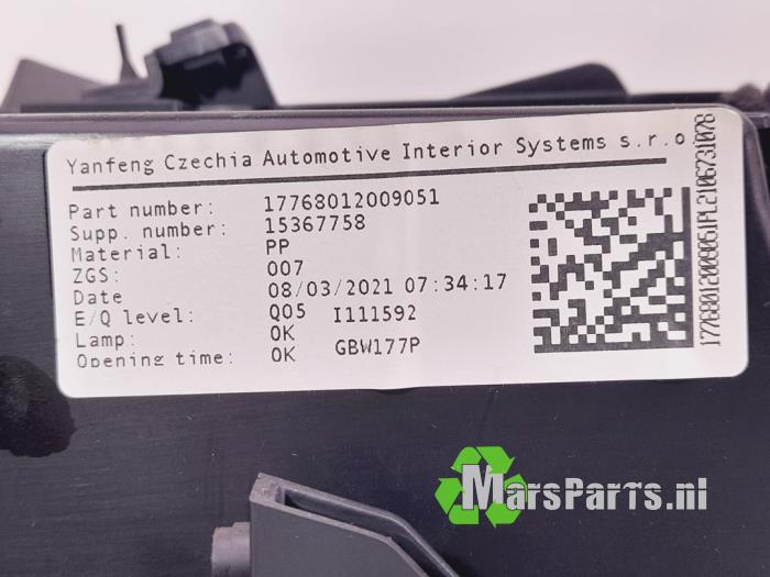 Dashboardkastje van een Mercedes-Benz A (177.0) 2.0 A-180d 2018