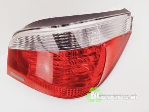 Gebruikte Achterlicht rechts BMW 5 serie (E60) 520i 24V Prijs € 36,00 Margeregeling aangeboden door Autodemontagebedrijf De Mars