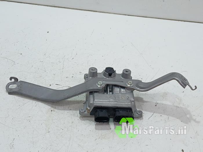 Gebruikte Brandstofpomp module Toyota RAV4 (A5) 2.5 Hybrid 16V Prijs € 50,00 Margeregeling aangeboden door Autodemontagebedrijf De Mars