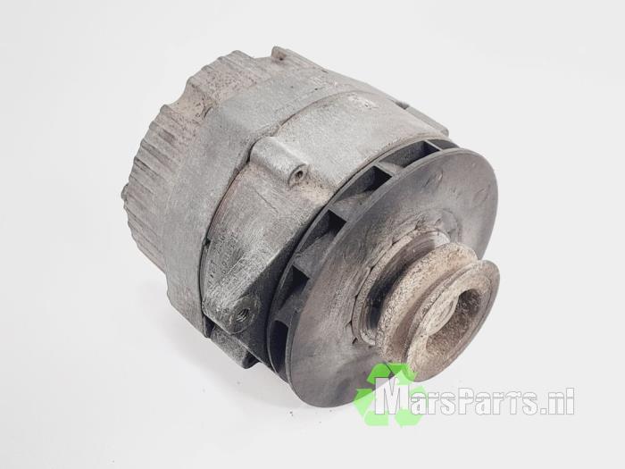 Gebruikte Dynamo Jeep Cherokee (SJ) 5.9 2BBL. Prijs € 250,00 Margeregeling aangeboden door Autodemontagebedrijf De Mars