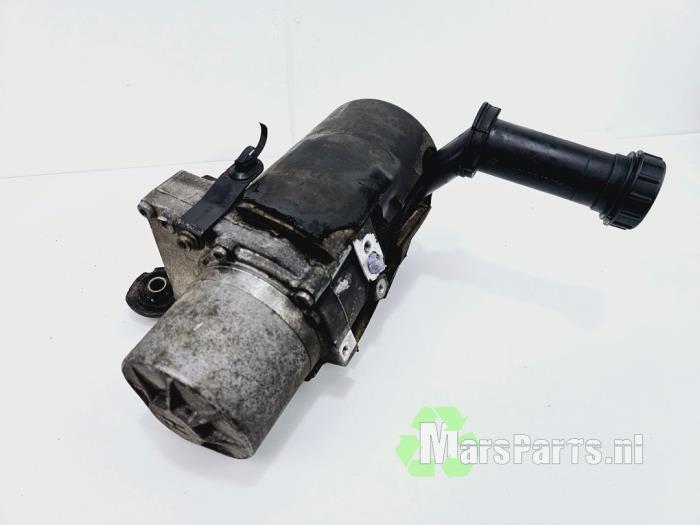 Gebruikte Pomp Servo Peugeot 308 (L3/L8/LB/LH/LP) 1.6 BlueHDi 100 Prijs € 70,00 Margeregeling aangeboden door Autodemontagebedrijf De Mars