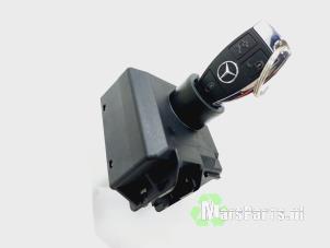 Gebruikte Elektronisch kontaktslot Mercedes CLA (117.3) 1.6 CLA-180 16V Prijs € 125,00 Margeregeling aangeboden door Autodemontagebedrijf De Mars