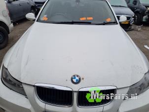 Gebruikte Motorkap BMW 3 serie (E90) 320d 16V Prijs € 100,00 Margeregeling aangeboden door Autodemontagebedrijf De Mars