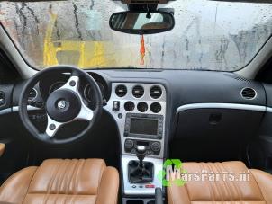 Gebruikte Kontaktslot + Sleutel Alfa Romeo 159 (939AX) 1.9 JTS 16V Prijs € 95,00 Margeregeling aangeboden door Autodemontagebedrijf De Mars