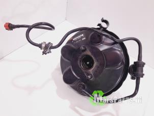 Gebruikte Rembekrachtiger Landrover Range Rover Evoque (LVJ/LVS) 2.2 eD4 16V 5-drs. Prijs € 60,00 Margeregeling aangeboden door Autodemontagebedrijf De Mars