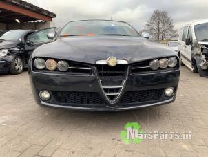 Gebruikte Voorbumper Alfa Romeo 159 Sportwagon (939BX) 2.2 JTS 16V Prijs € 125,00 Margeregeling aangeboden door Autodemontagebedrijf De Mars