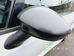 Gebruikte Spiegel Buiten links Fiat Punto 1.4 16V Prijs € 30,00 Margeregeling aangeboden door Autodemontagebedrijf De Mars