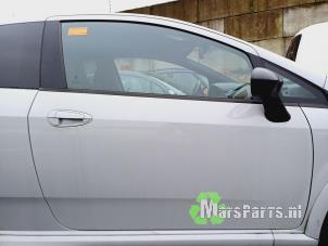 Gebruikte Portier 2Deurs rechts Fiat Punto 1.4 16V Prijs € 100,00 Margeregeling aangeboden door Autodemontagebedrijf De Mars
