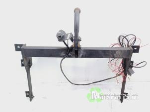 Gebruikte Trekhaak Renault Master III (FV) 2.3 dCi 100 16V FWD Prijs € 150,00 Margeregeling aangeboden door Autodemontagebedrijf De Mars