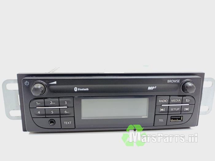 Radio van een Opel Vivaro 1.6 CDTI 90 2016