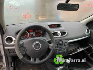 Gebruikte Dashboardkastje Renault Clio III (BR/CR) 1.4 16V Prijs € 40,00 Margeregeling aangeboden door Autodemontagebedrijf De Mars